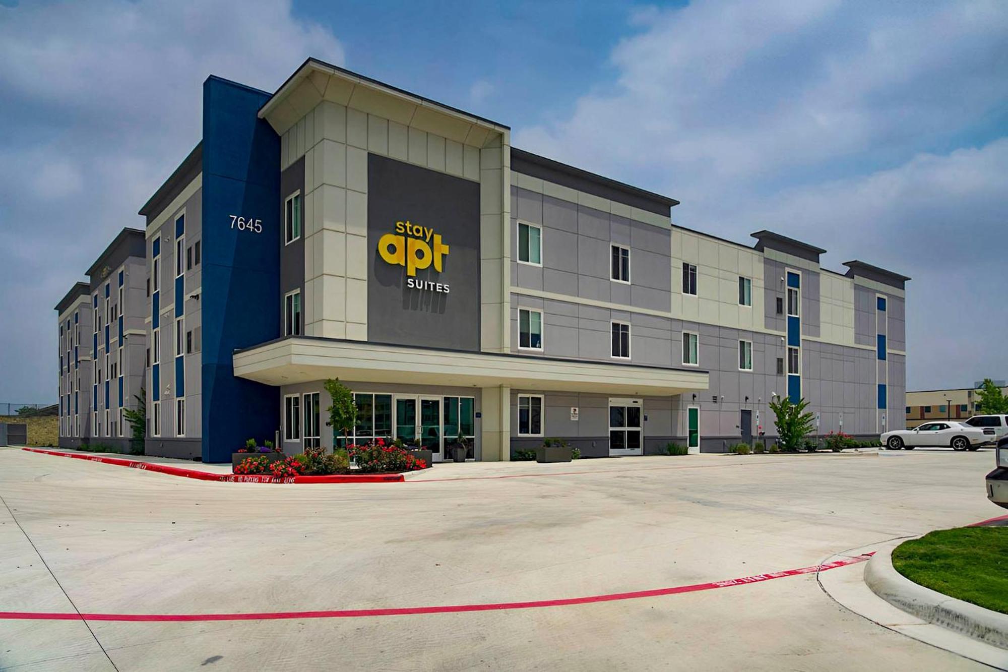 Stayapt Suites San Antonio-Randolph Live Oak Exterior foto
